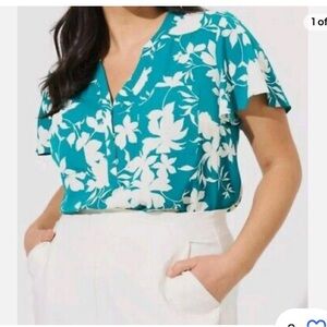 Torrid Women’s plus size 6 Harper blouse teal and white floral